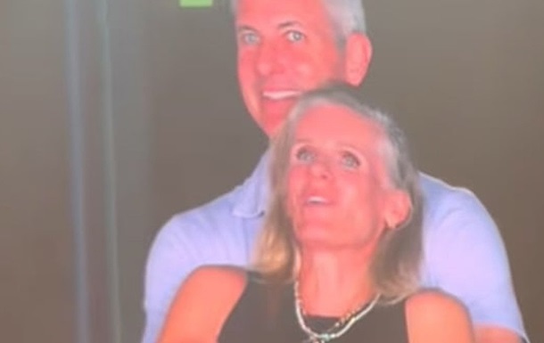 Скандал на концерті Coldplay змусив директора IT-компанії піти у відставку