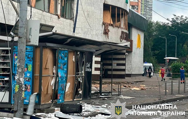 В Киеве станция метро Лукьяновская частично возобновила работу после атаки 