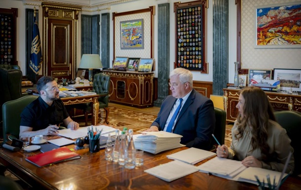 Зеленский назначил 16 новых послов Украины