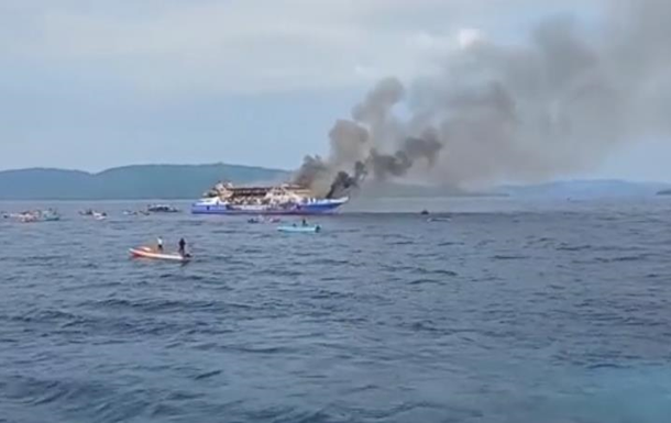 Возле Индонезии горел паром с людьми, есть погибшие