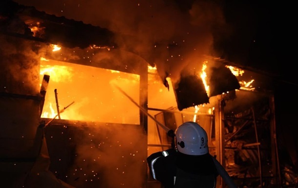 БПЛА атакували Одесу: палають цивільні об єкти