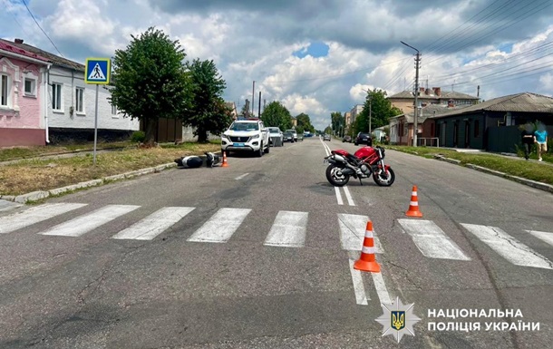 В Киевской области старушка-пилот мопеда сбила мотоциклиста
