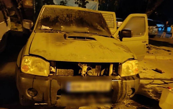 Сожгли четыре автомобиля за неделю: в Киеве задержали двух исполнителей