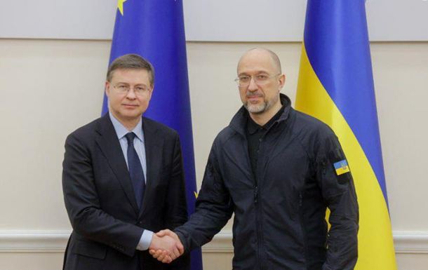 Шмыгаль провел разговор с комиссаром ЕС