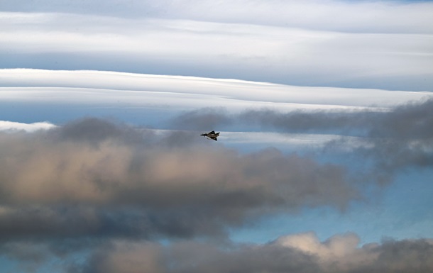 Падение истребителя: стали известны детали