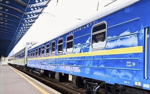 УЗ запустила поїзд, який об єднає південь і захід України