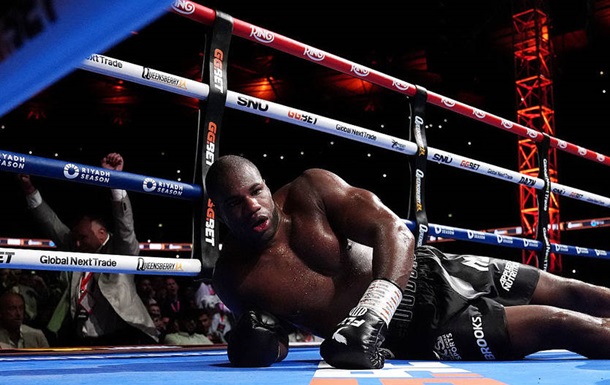 Леннокс Льюїс оцінив поведінку Дюбуа у поєдинку з Усиком