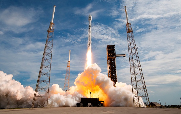 SpaceX запустила у космос два супутники зв’язку
