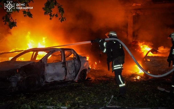 Дроны с разных направлений: в Одессе слышны взрывы