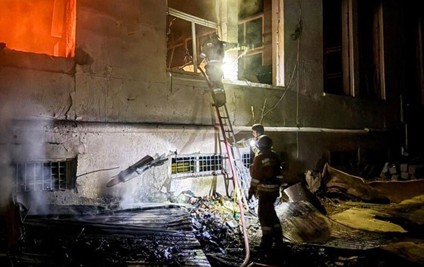 В ДСНС показали наслідки атаки дронів на Миколаїв