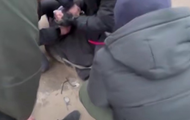 ФСБ затримала дев ятьох росіян, що  закликали до вбивства силовиків 