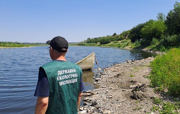 В озере на Запорожье зафиксировали массовый мор рыбы