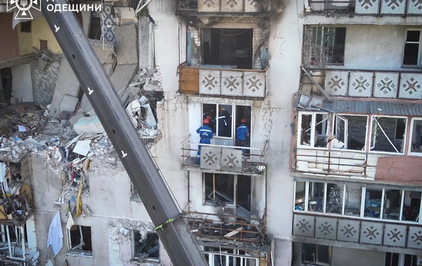 Атака на Одесу: з-під завалів деблокували тіло загиблого