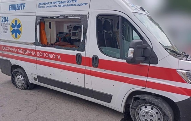 Росіяни вдарили дроном по медикам і комунальникам у Херсоні: є жертва