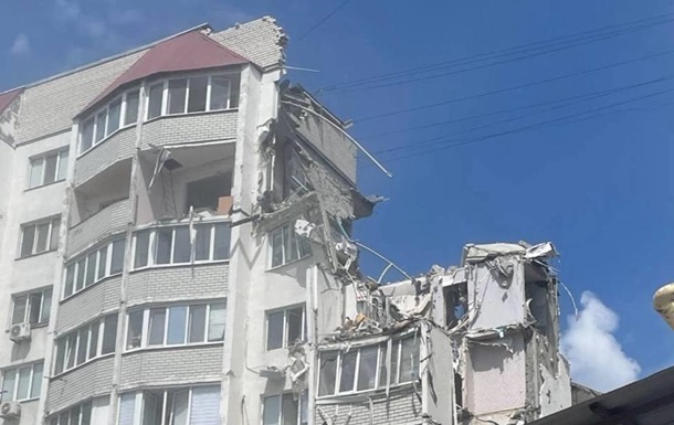 В Саратове взрыв обрушил часть дома: есть жертвы