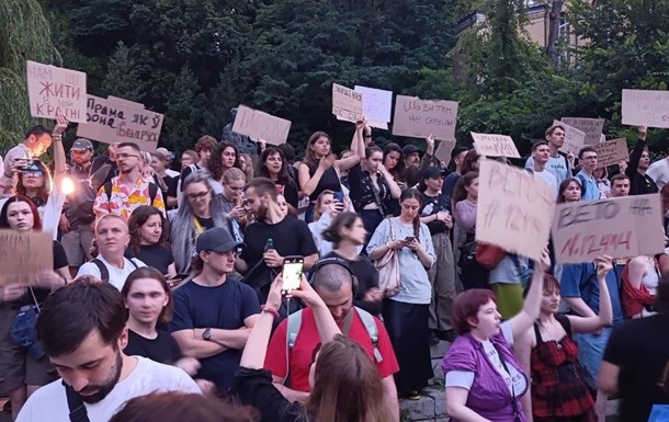 Законопроєкти про НАБУ і САП. Липнева турбулентність в Україні