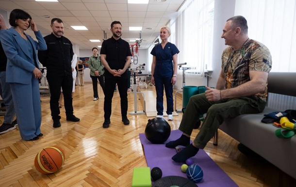 Зеленский посетил реабилитационный центр МВД