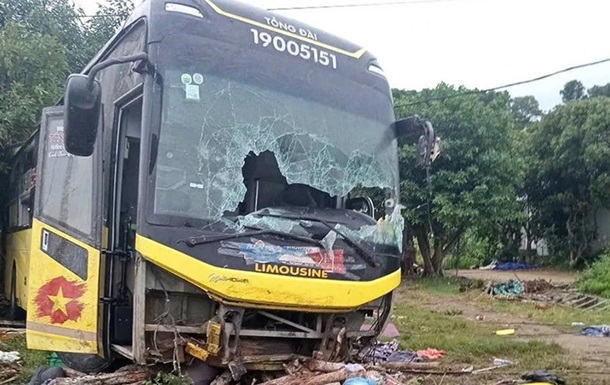 Во Вьетнаме в ДТП попал автобус: девять погибших и 16 раненых