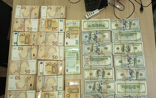 У украинца на границе изъяли большую сумму валюты