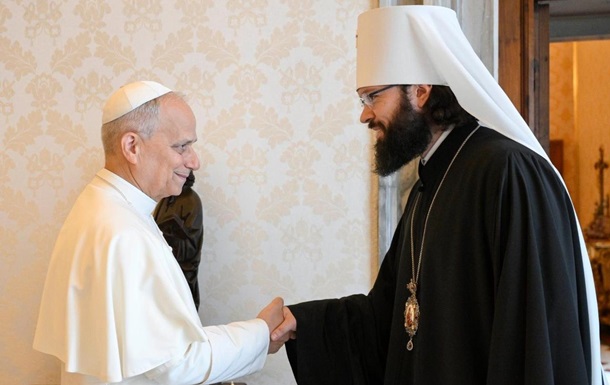 Папа Римський вперше зустрівся з російським митрополитом