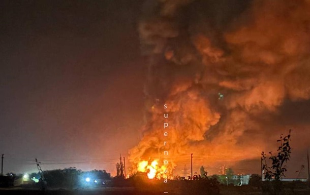 У РФ після удару БПЛА палає нафтобаза – соцмережі