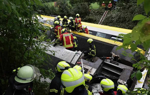 У Німеччині з рейок зійшов потяг: є загиблі