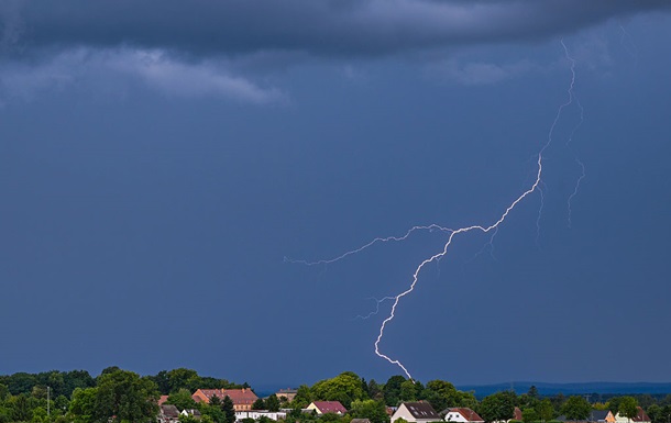 В Україні оголосили жовтий рівень небезпеки через грози