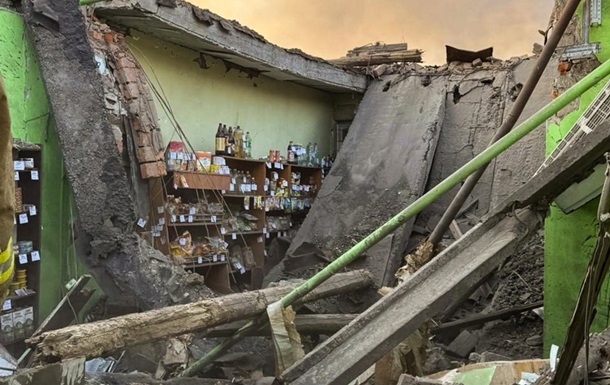 На Сумщині БПЛА атакували магазин, є постраждала