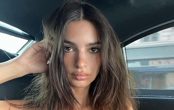 Эмили Ратаковски официально развелась с мужем