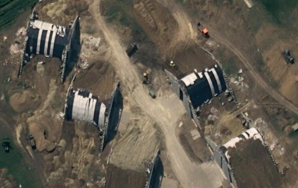 РФ строит укрытия на аэродромах: разведка Британии показала снимки