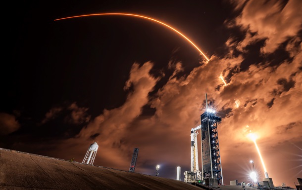 SpaceX запустила у космос 28 супутників Starlink