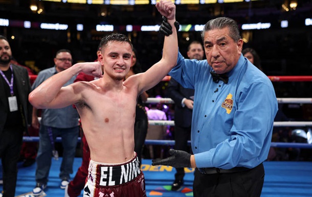 Японский боксер уступил пояса американцу в наилейгчайшем весе