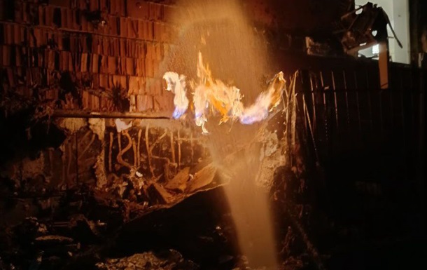 Появились первые кадры последствий удара по Киеву