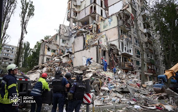 Загиблі та сто пошкоджених локацій. Удар по Києву
