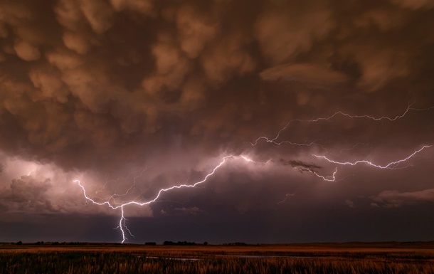 В США зафиксировали самый длинный в мире разряд молнии - почти 830 км