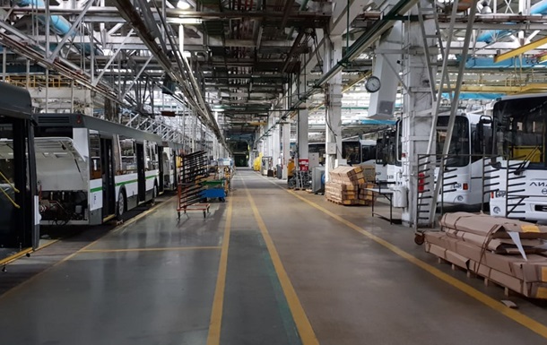 Четвертый автогигант России сокращает рабочую неделю