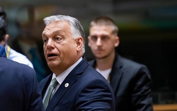 Орбан планує бюджетникам роздати гроші на житло