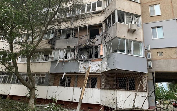 РФ вдарила по Херсону, загинула мати трьох дітей