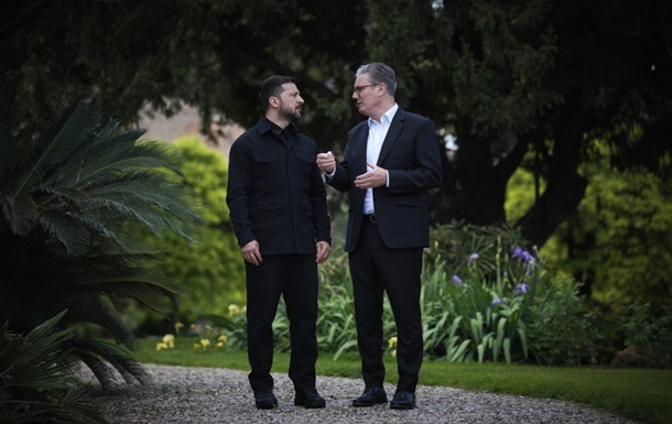 Зеленський і Стармер обговорили можливі перемовини із РФ