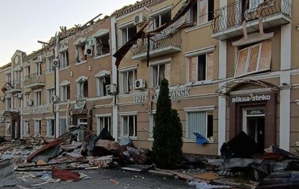 Россияне атаковали центр Славянска: повреждена визитная карточка города