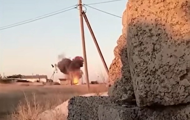 ГУР взорвало авто с  кадыровцами  в Мелитополе