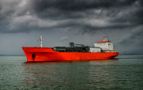 Индия резко сократила импорт российской нефти - СМИ