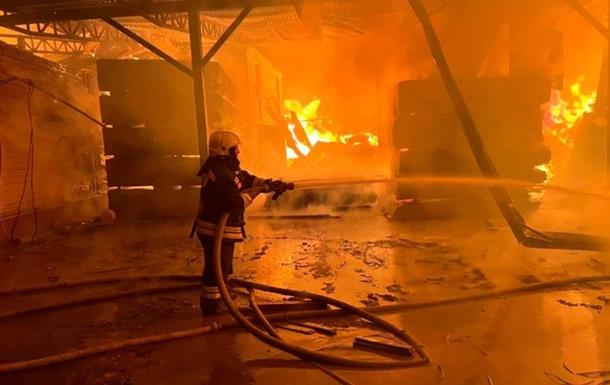 Удари дронів вивели з ладу два великі НПЗ Росії