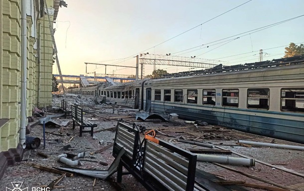 ГСЧС показала последствия удара РФ по Лозовой