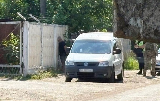 В Черкассах мужчина угрожал гранатой сотрудникам ТЦК