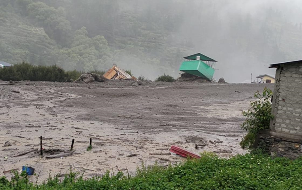 Мощное наводнение смыло село в Индии