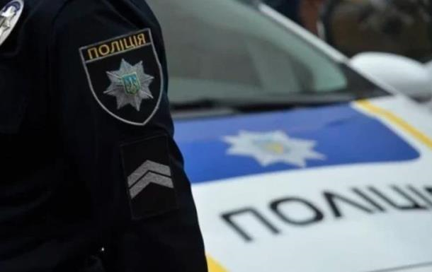 Заставлял целовать ноги: в Полтаве иностранец издевался над женщиной