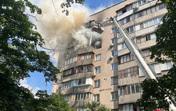 В Киеве мужчина взорвал квартиру, чтобы не впустить полицию