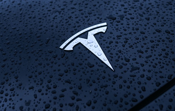 Tesla втратила половину продажів у Британії та Німеччині