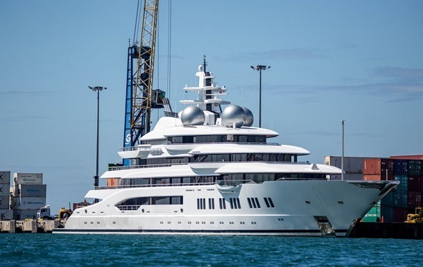 В США на аукционе продадут яхту российского олигарха Керимова